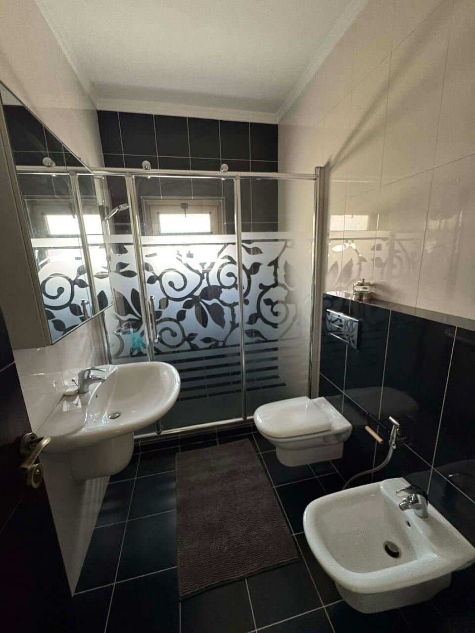 Amman, Apartments, Flats, Houses & Villas, JOD 14/year,  Furnished,  3 BR,  210 Sq. Meter,  Apartment For Rent In Jabel Amman