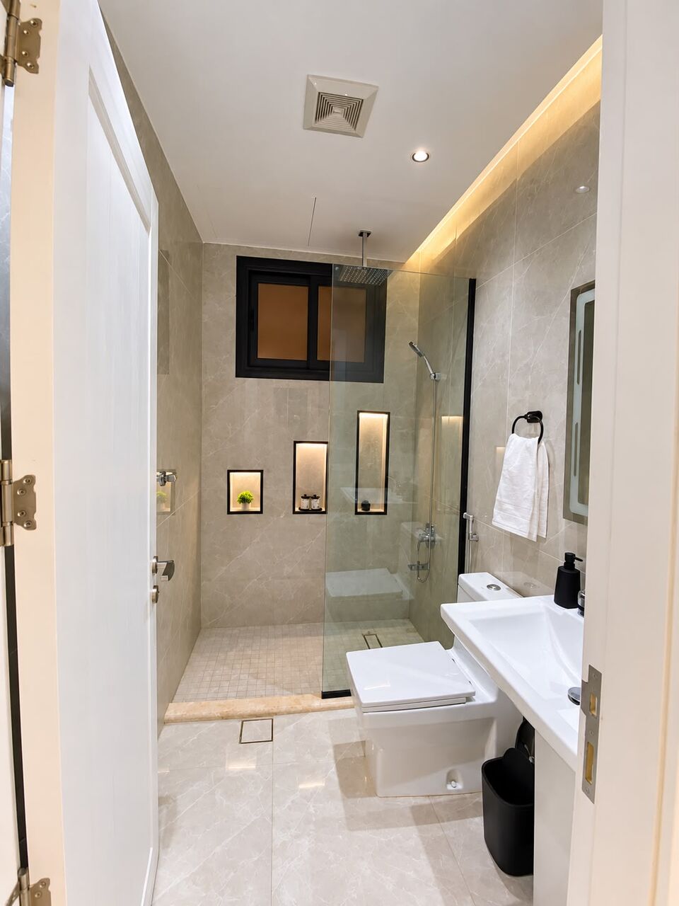 Madinah, Apartments, Flats, Houses & Villas, SAR 690000/month,  Furnished,  4 BR,  Luxury Furnished 4-Bedroom Apartment For Sale In Madin