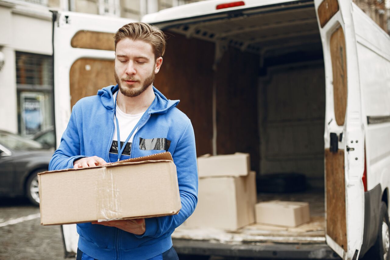 London, Delivery, Trakiin: Keeping Parcel Tracking Practical For Everyday Use