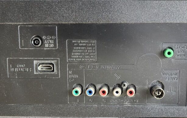Juffair, Electronics, BHD 20,  MODIFY : SONY TV BRAVIA 32 ANDROID & HDMI WITH REMOTE