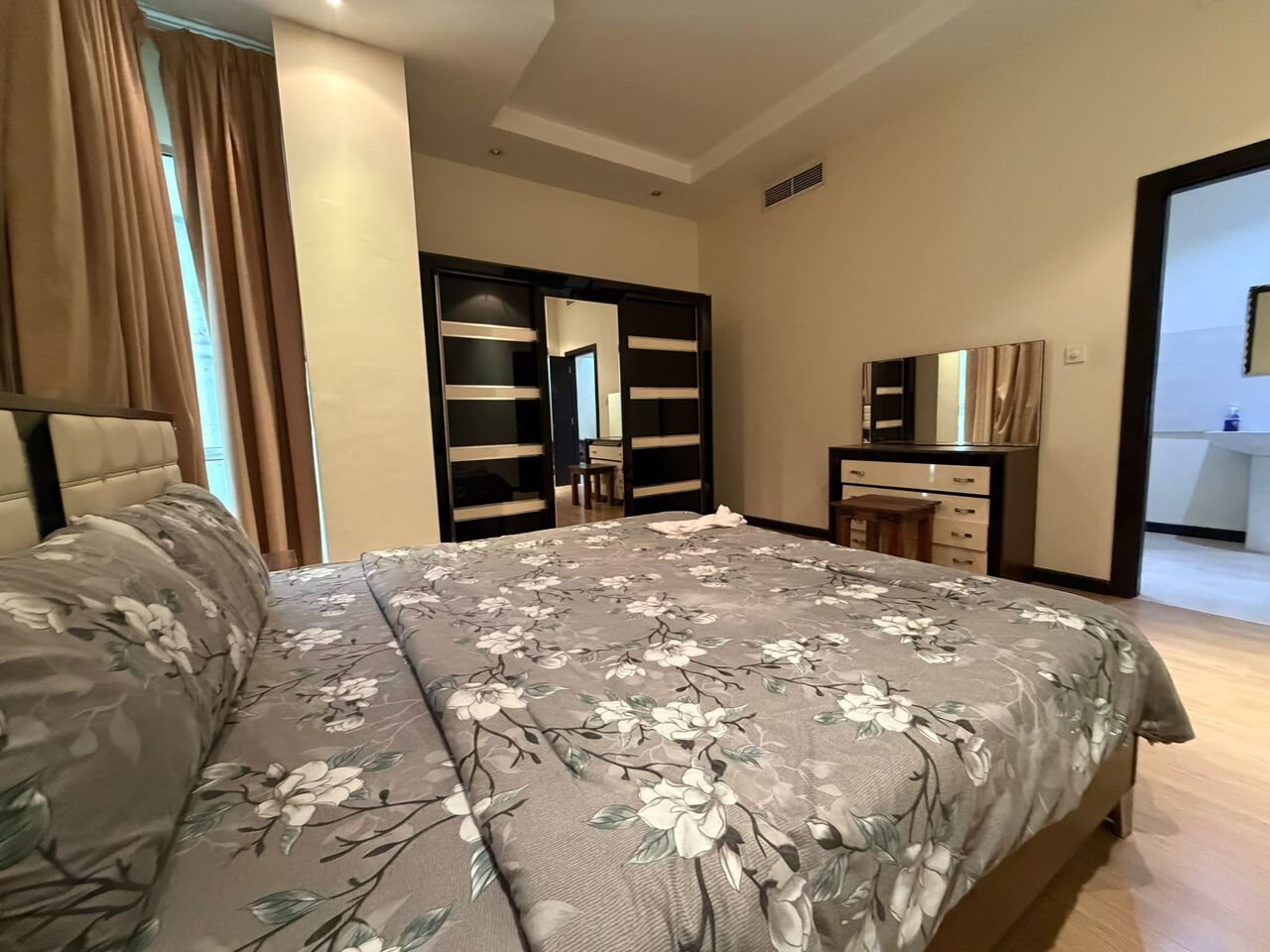 Juffair, Apartments, Flats, Houses & Villas, BHD 280/month,  Furnished,  1 BR,  Apartment For Rent In Juffair | Spacious Hall | Pool & Gym