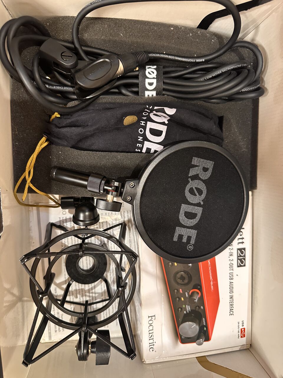 Jeddah, Electronics, SAR 1900,  Unused Branded Professional Studio Recording / Mic + Audio Interface For Gaming/live Strea