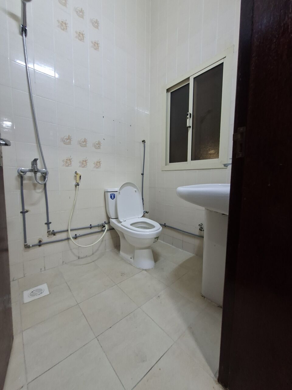 Hoora, Apartments, Flats, Houses & Villas, BHD 190/month,  Furnished,  1 BR,  Fully Furnished  1BHK With Unlimited Ewa In Gudaibiya,Neat&Clean Flat@35547951