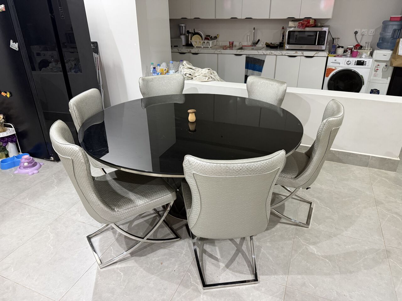 Al Jaradiyah, Furniture, SAR 1500,  Black Round Table 8 Chairs