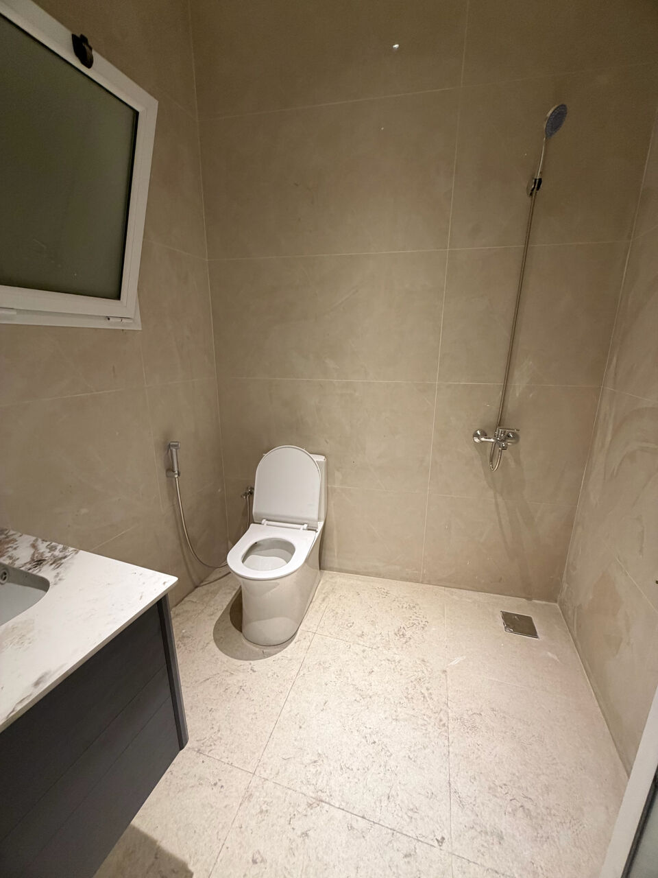 Salmaniya, Apartments, Flats, Houses & Villas, BHD 150/month,  1 BR,  1 Bedroom Flat For Rent With Ewa