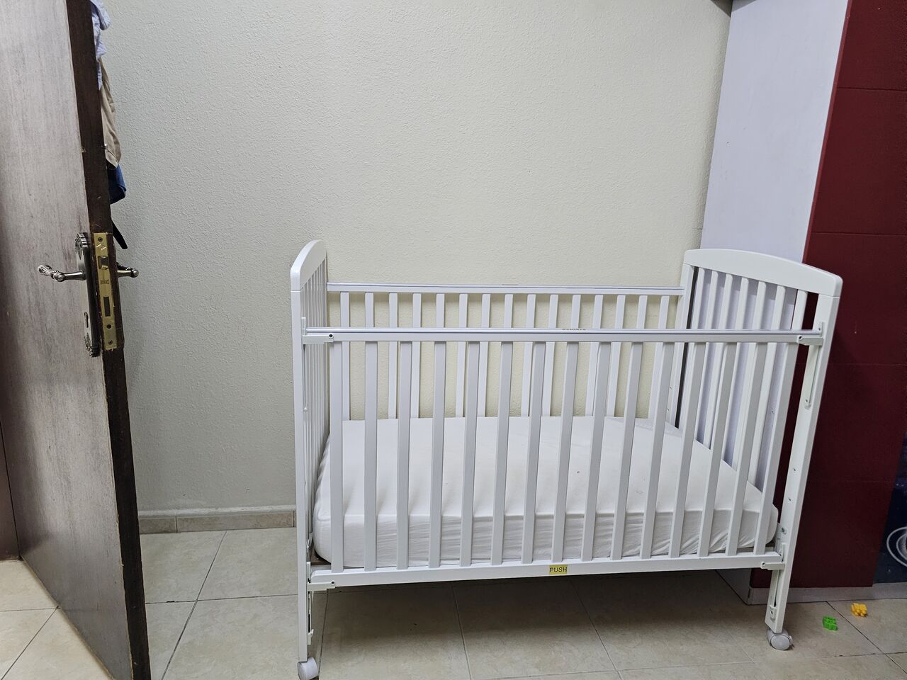 Jubail, Baby & Kid Stuff, SAR 900,  Juniors Baby Crib (650 SAR) Adjustable Height And Side Rails And Mattress (250 SAR)