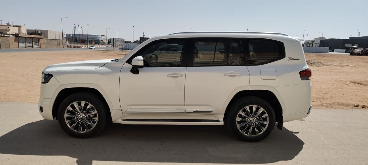 Riyadh, Vehicles, Cars & Trucks , SAR 230,  Landcruiser GXR L5 Full Option,  2022,  Automatic,  105 KM,  Saudi Spec