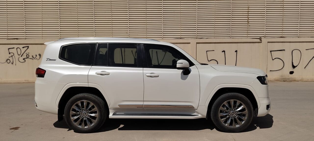 Riyadh, Vehicles, Cars & Trucks , SAR 230,  Landcruiser GXR L5 Full Option,  2022,  Automatic,  105 KM,  Saudi Spec