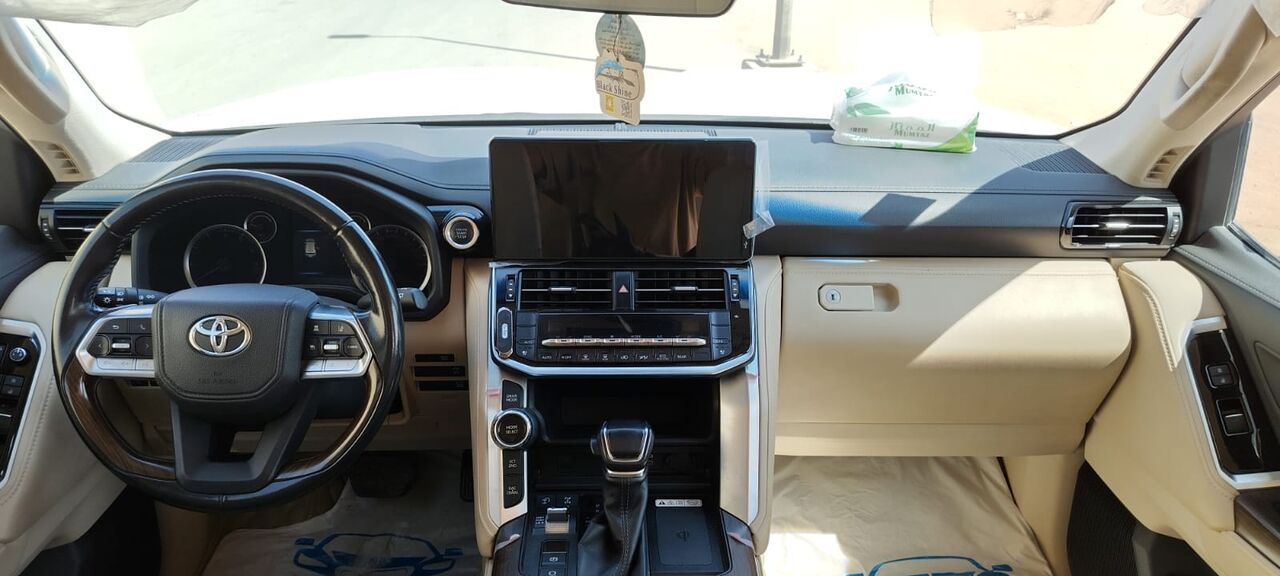 Riyadh, Vehicles, Cars & Trucks , SAR 230,  Landcruiser GXR L5 Full Option,  2022,  Automatic,  105 KM,  Saudi Spec