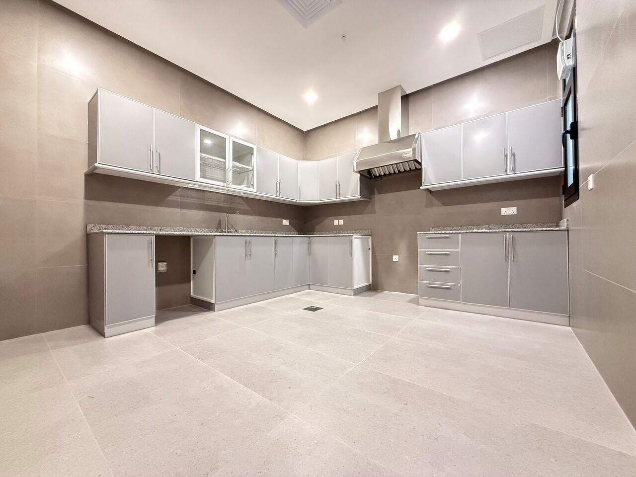 Rumaithiya, Apartments, Flats, Houses & Villas, KWD 1000/month,  4 BR,  Rumaithiya &ndash; Lovely, Spacious, Unfurnished Four Bedroom Floor