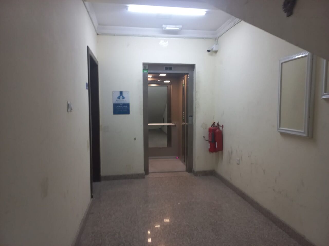 Manama, Offices, BHD 400,  4 Rooms Spacious Commercial Flat With Parking And Lift