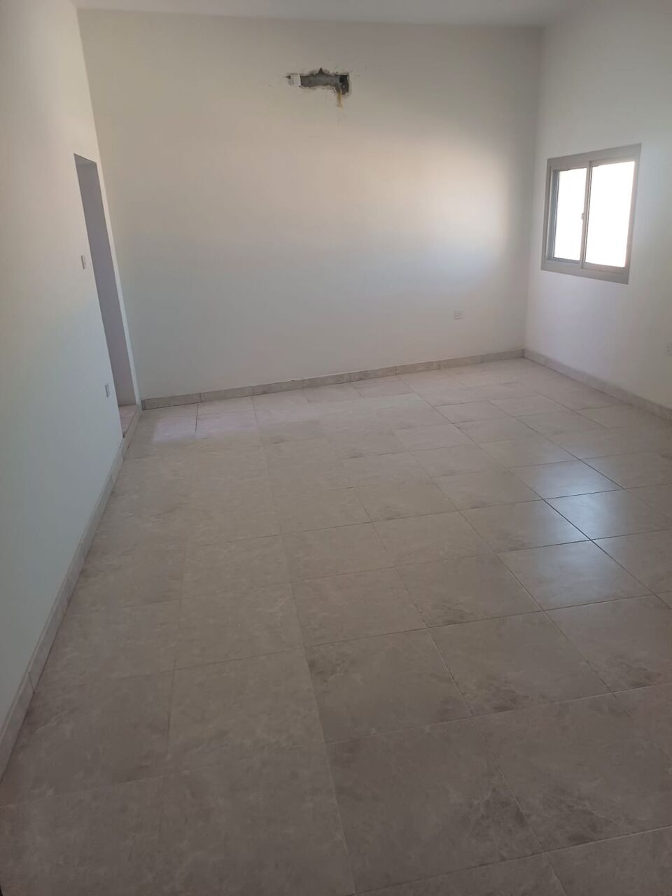 Manama, Offices, BHD 400,  4 Rooms Spacious Commercial Flat With Parking And Lift
