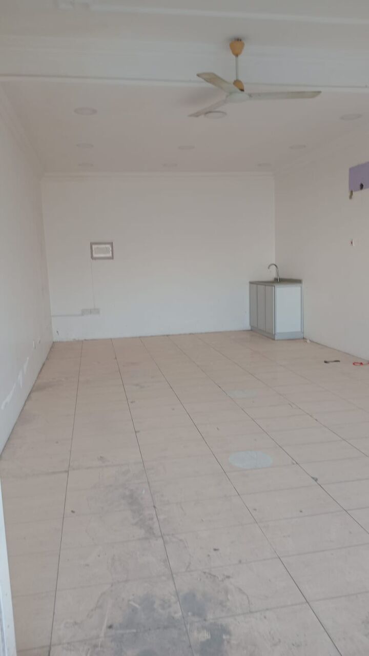 Manama, Shops, BHD 140,  Shop In Good Location. Parking