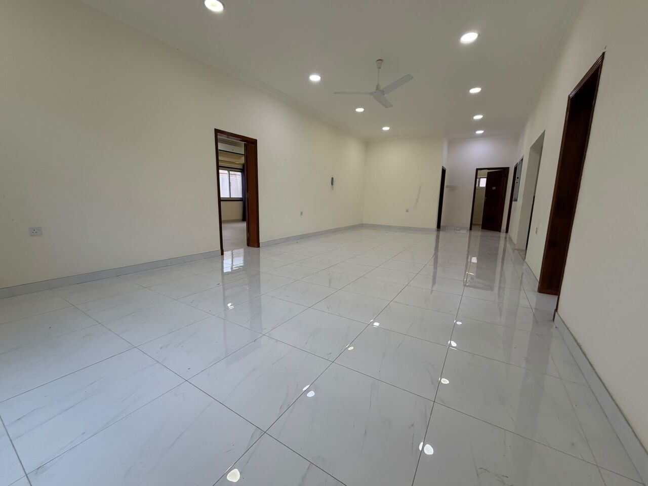 Zinj, Villas, BHD 650,  6BR SPACIOUS SEMI-FURNISHED VILLA FOR RENT IN ZINJ