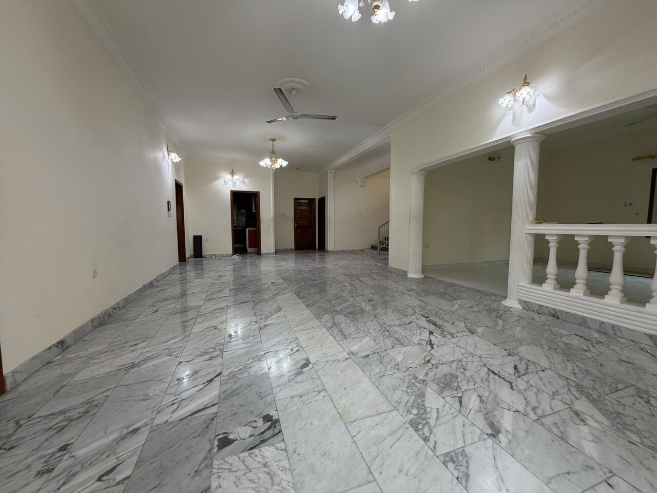 Zinj, Villas, BHD 650,  6BR SPACIOUS SEMI-FURNISHED VILLA FOR RENT IN ZINJ
