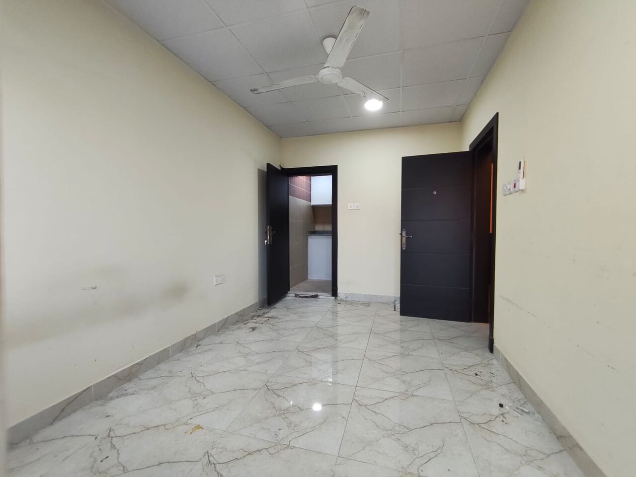 Manama, Apartments, Flats, Houses & Villas, BHD 130/year,  1 BR,  Isatown:- Studio Flat On Rent With Unlimited Ewa & Ac..