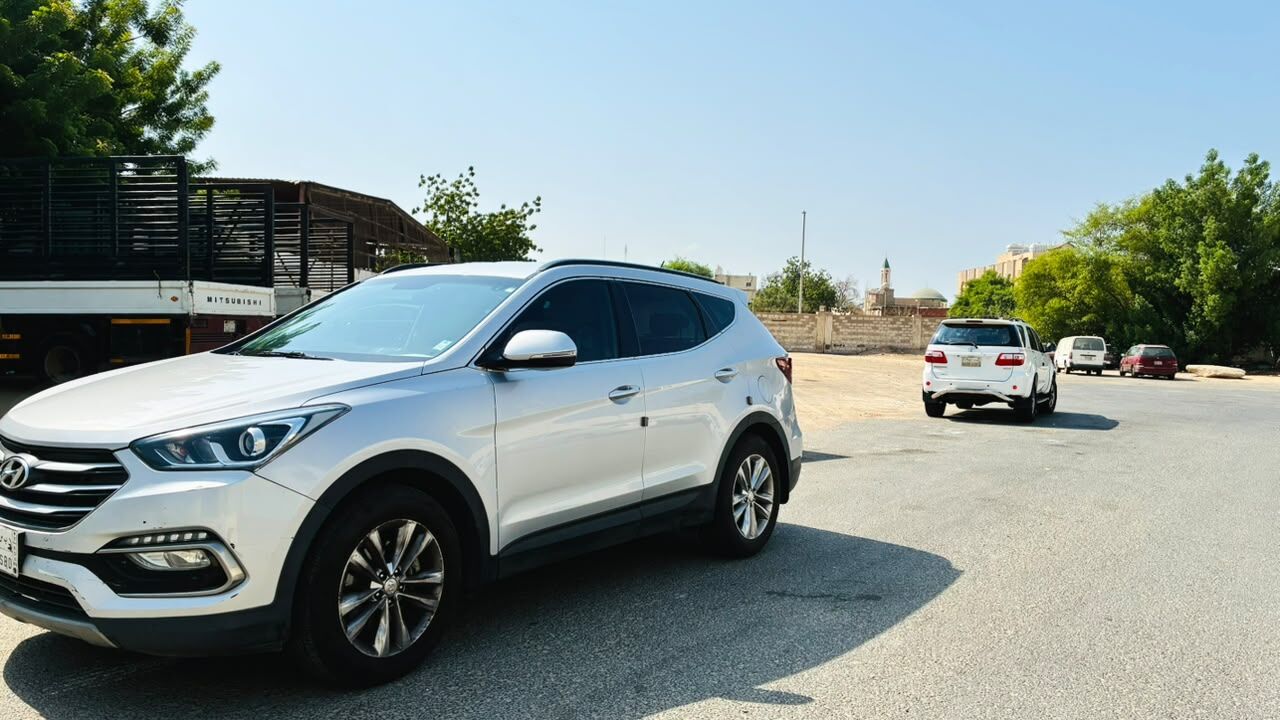 Jeddah, Vehicles, Cars & Trucks , SAR 62000,  Hyundai Santa Fe,  2017,  Automatic,  156000 KM,  Excellent Condition, Silver, AWD, AT