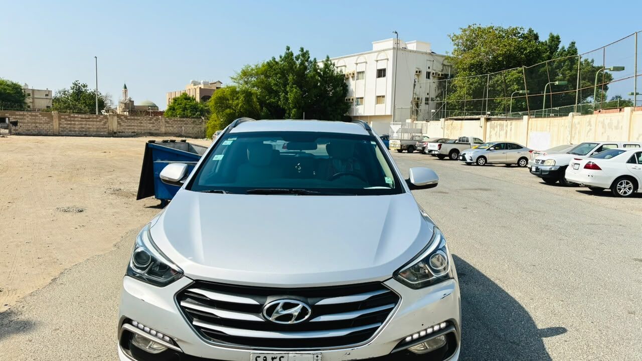 Jeddah, Vehicles, Cars & Trucks , SAR 62000,  Hyundai Santa Fe,  2017,  Automatic,  156000 KM,  Excellent Condition, Silver, AWD, AT