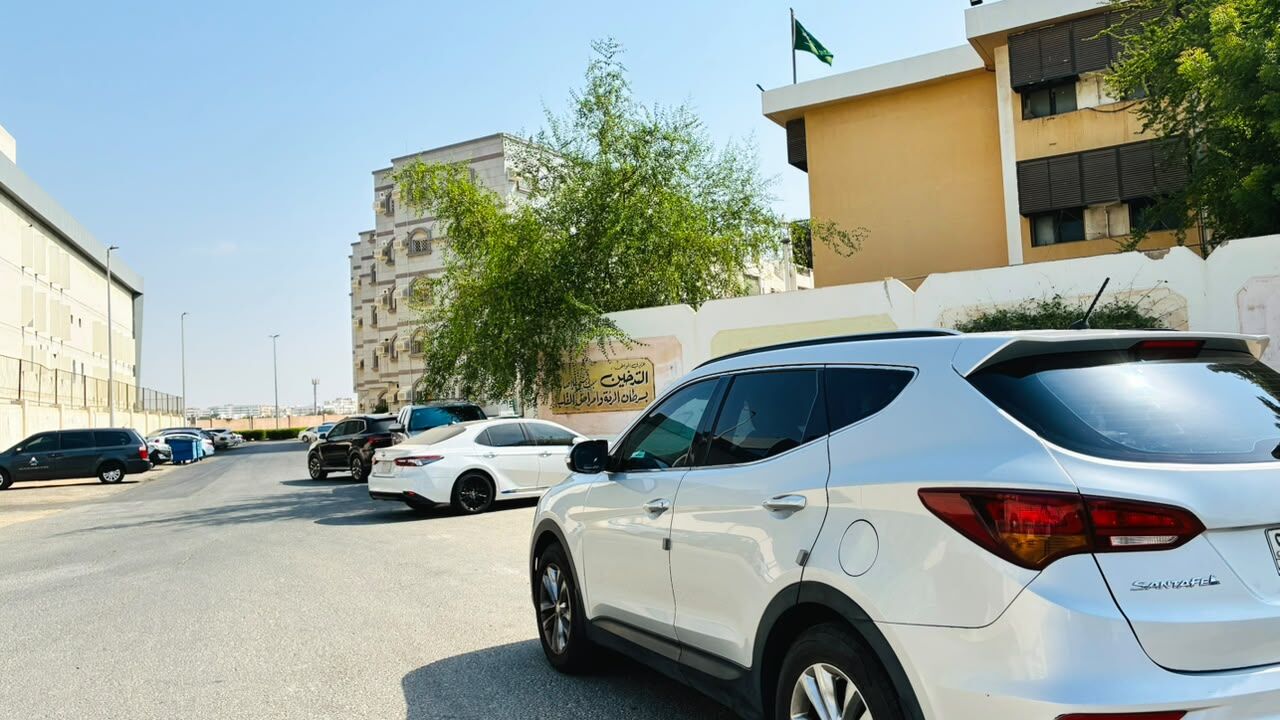 Jeddah, Vehicles, Cars & Trucks , SAR 62000,  Hyundai Santa Fe,  2017,  Automatic,  156000 KM,  Excellent Condition, Silver, AWD, AT