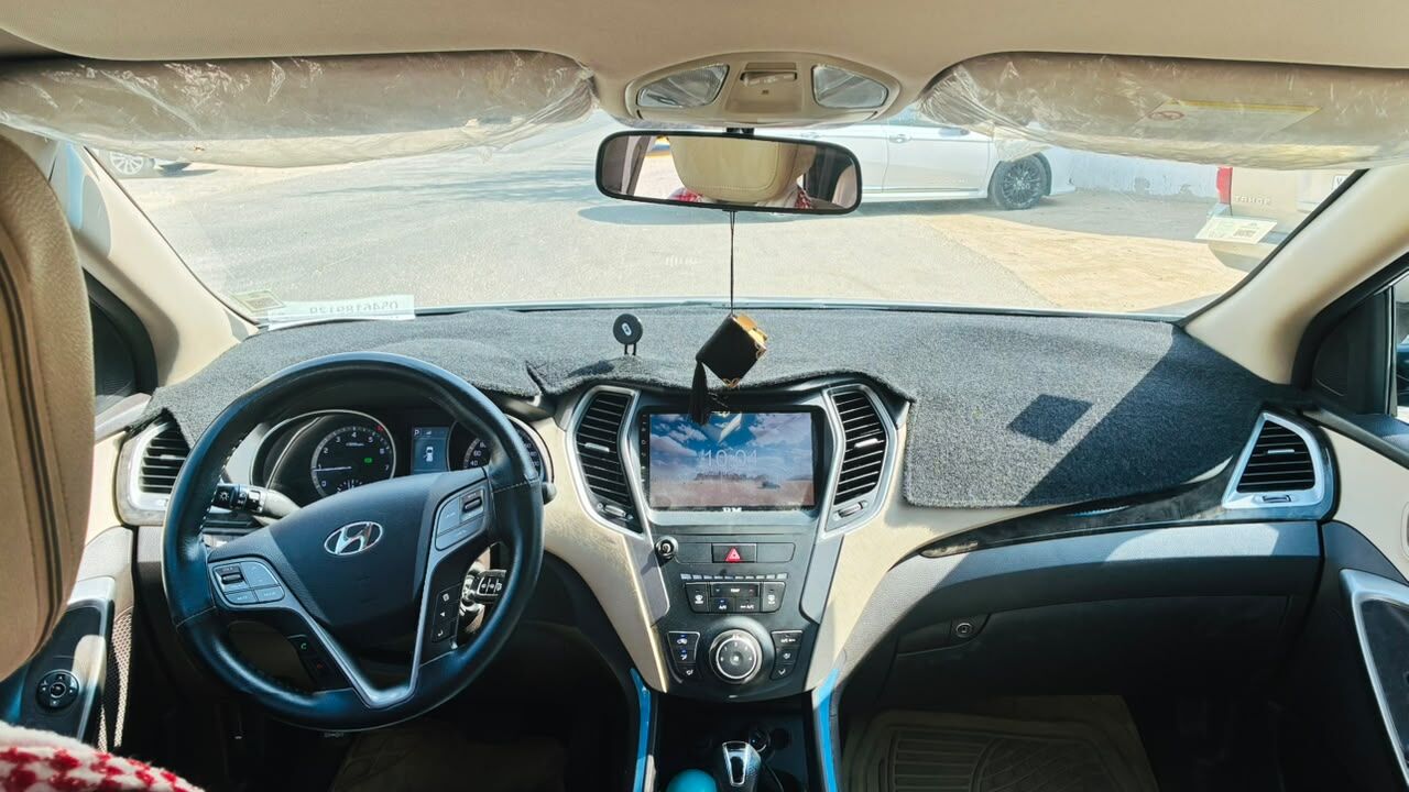 Jeddah, Vehicles, Cars & Trucks , SAR 62000,  Hyundai Santa Fe,  2017,  Automatic,  156000 KM,  Excellent Condition, Silver, AWD, AT