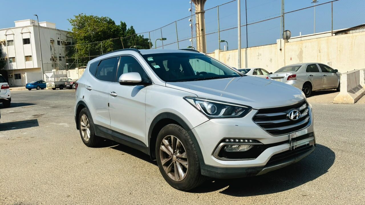 Jeddah, Vehicles, Cars & Trucks , SAR 62000,  Hyundai Santa Fe,  2017,  Automatic,  156000 KM,  Excellent Condition, Silver, AWD, AT