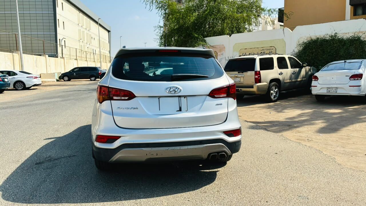 Jeddah, Vehicles, Cars & Trucks , SAR 62000,  Hyundai Santa Fe,  2017,  Automatic,  156000 KM,  Excellent Condition, Silver, AWD, AT
