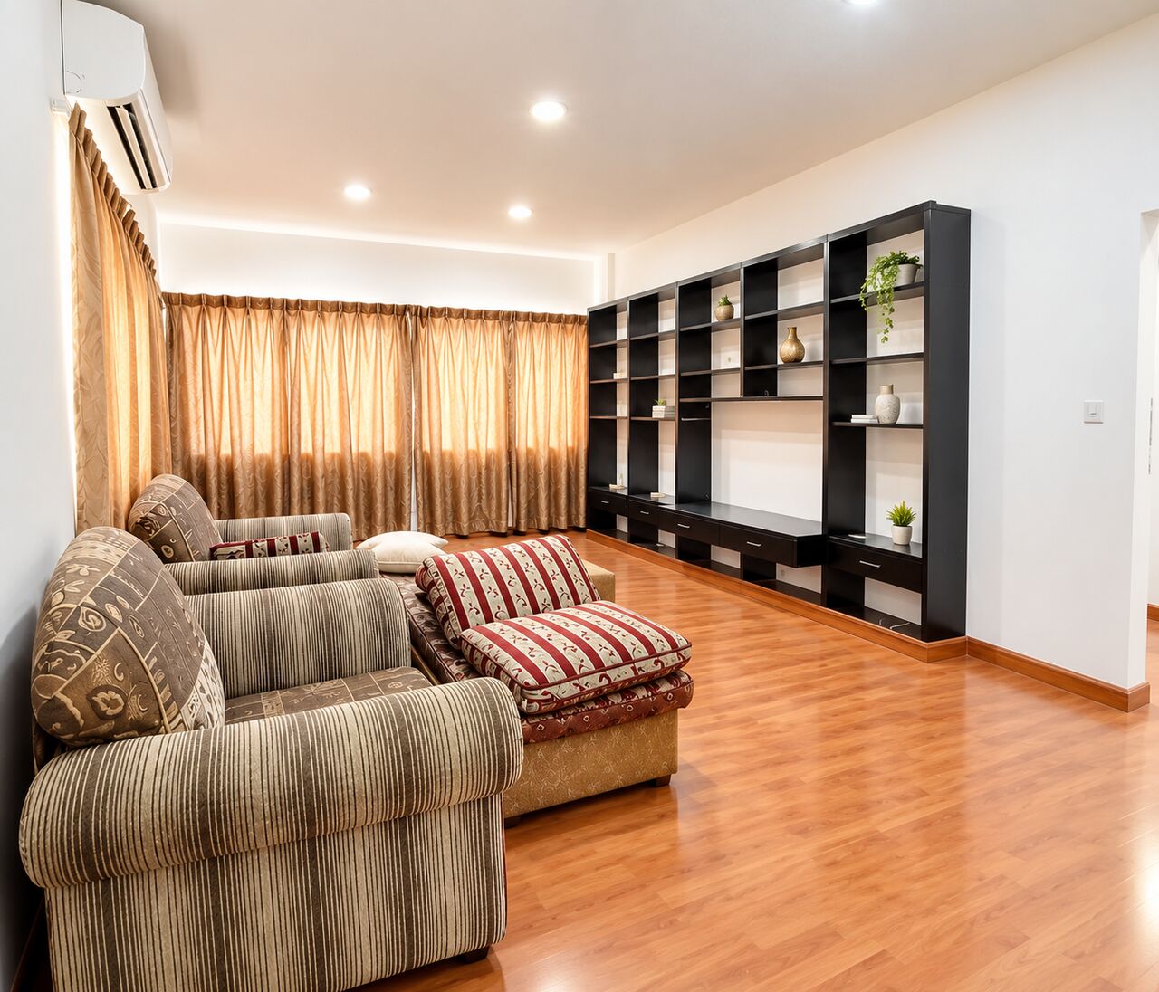 Umm Al Hassam, Villas, BHD 600,  Furnished,  300 Sq. Meter,  Spacious 4 BHK Garden Villa For Rent In Umm Al Hassam-BD.600/-