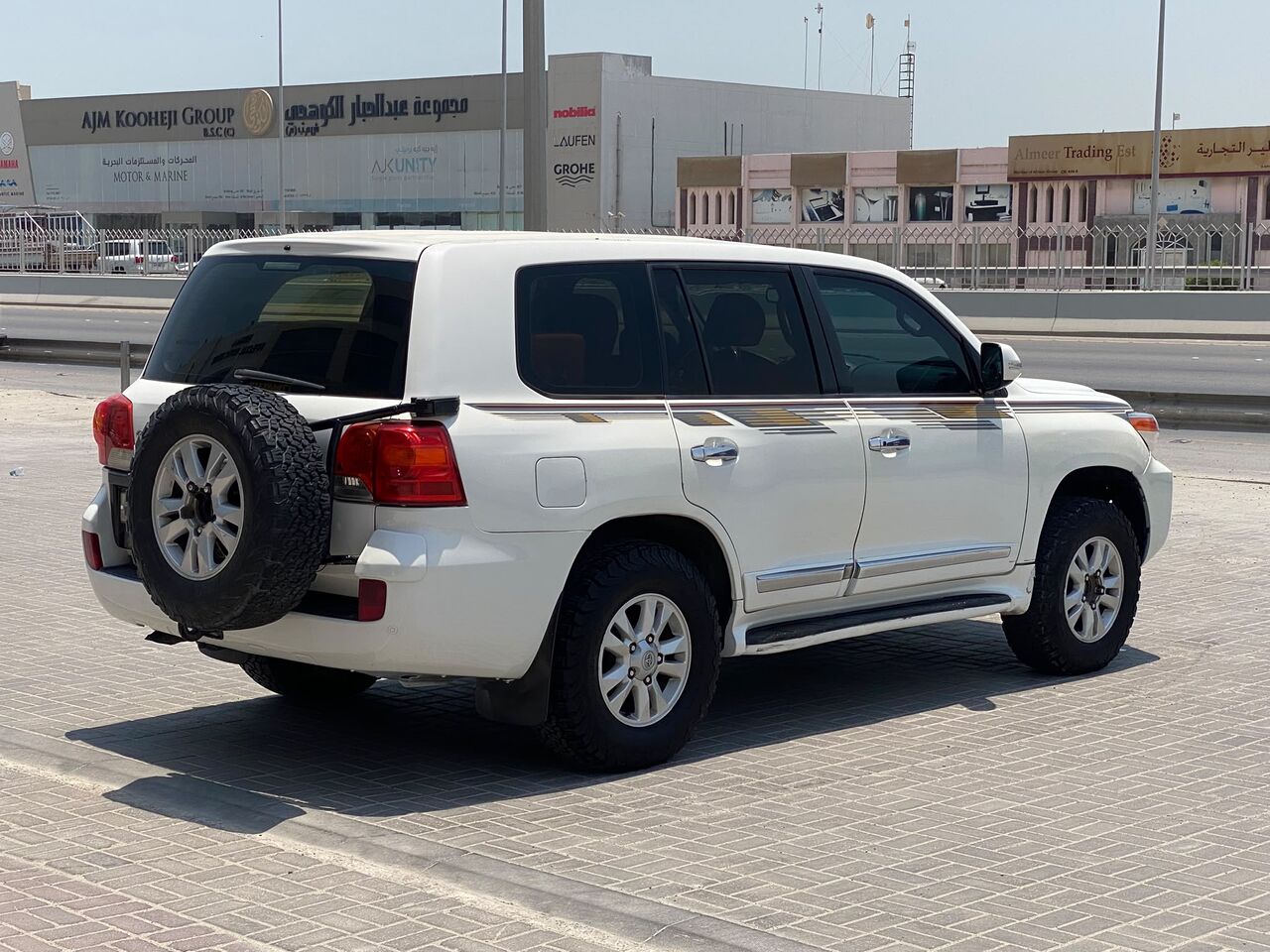 Manama, Vehicles, Cars & Trucks , BHD 4500,  Toyota Land Cruiser GXR,  2008,  Manual,  249100 KM,    (White)