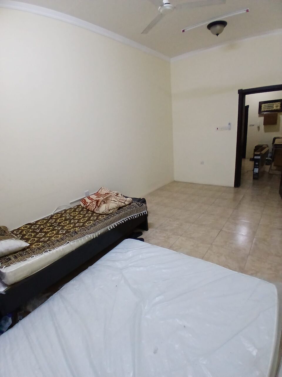 Manama, Apartments, Flats, Houses & Villas, BHD 35/month,  2 BR,  Bed Space Available In 2 Rooms Flat With Hall Ac And Washroom Kitchen With Ewa