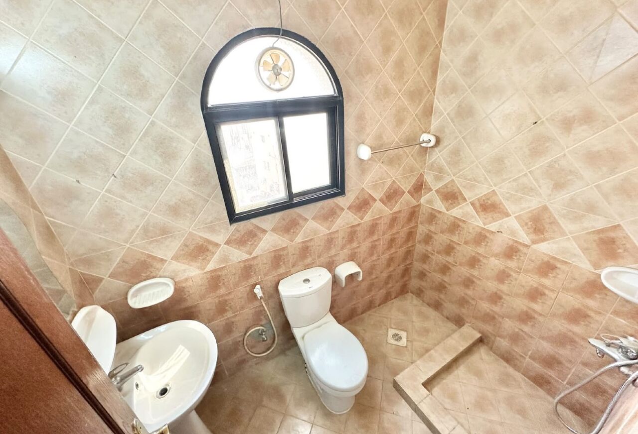 Manama, Apartments, Flats, Houses & Villas, BHD 250/month,  2 BR,  INCLUSIVE| MAINTENANCE| SEMI OPEN KITCHEN| PARKING