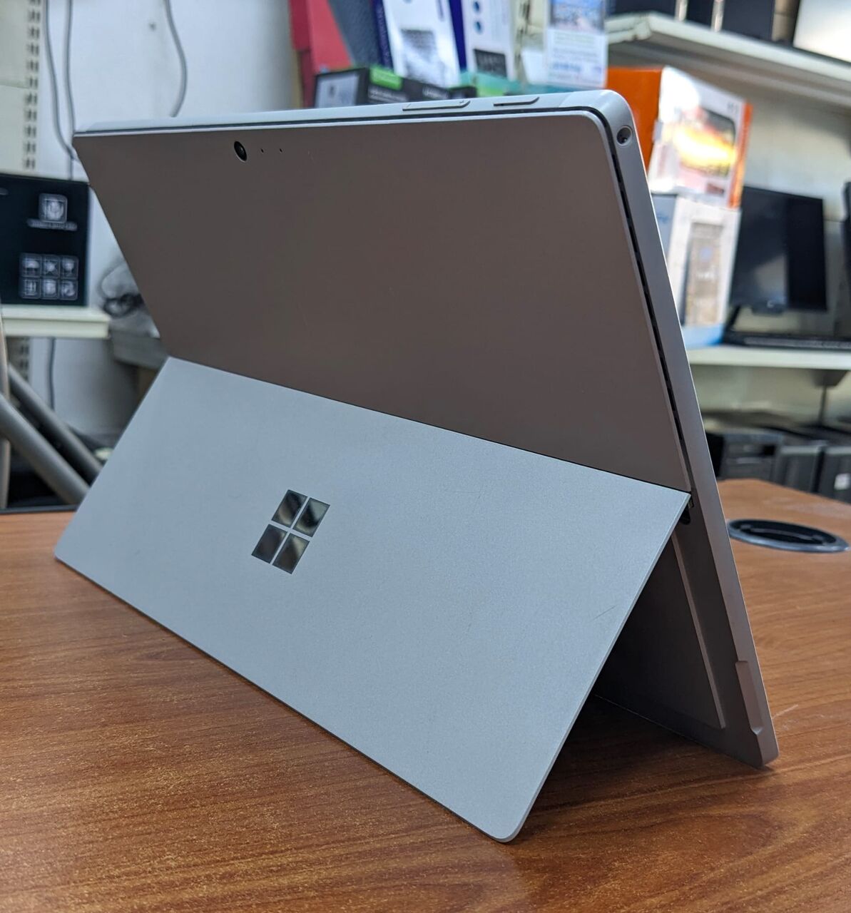 Manama, Tablet Computers, BHD 113,  Surface Pro Core I5 8th Gen 2in1 Detachable Touch Laptop + Tablet 12.3 Quad Display