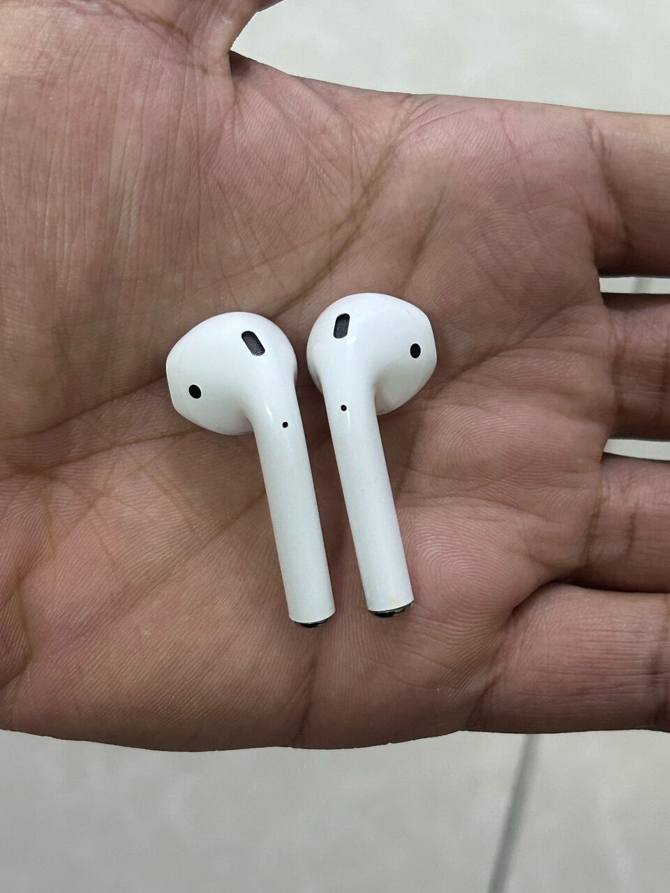 Dammam, Electronics, SAR 50,  Earbuds... NOT Apple AirPods