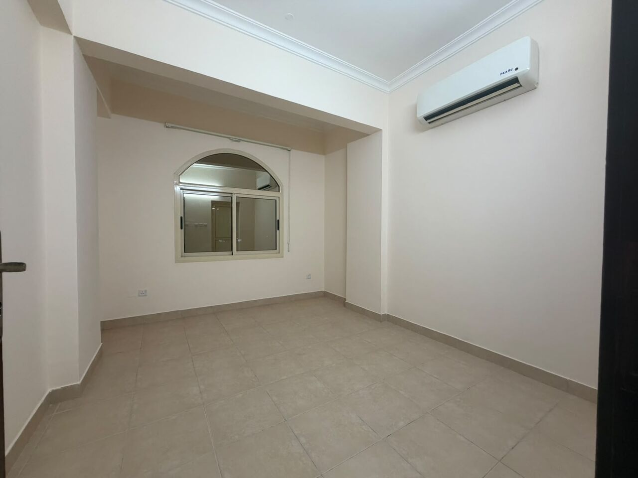 Manama, Apartments, Flats, Houses & Villas, BHD 200/year,  2 BR,  2bhk Available In Um Al Hassam