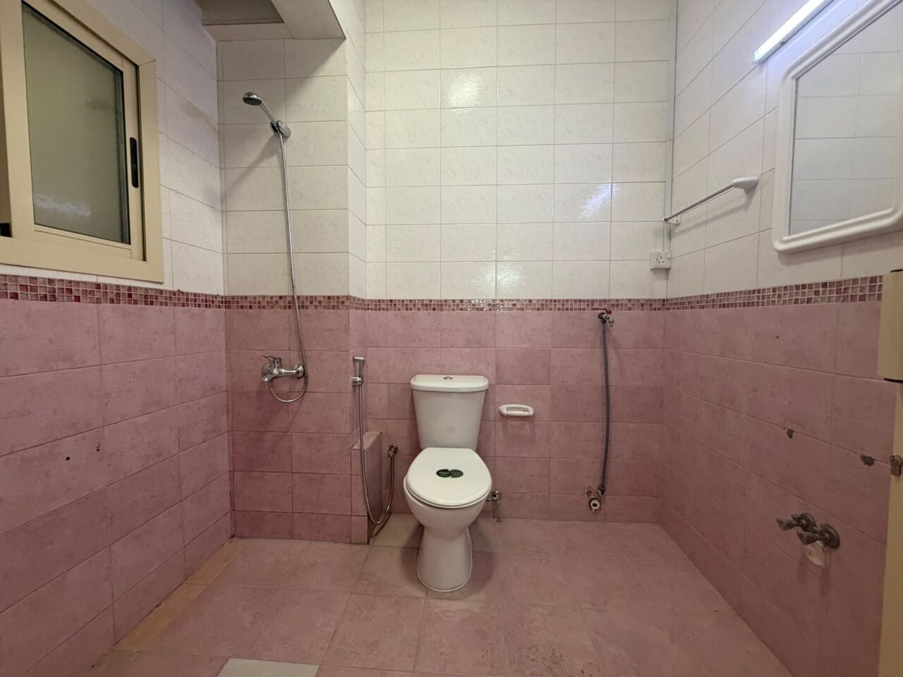 Manama, Apartments, Flats, Houses & Villas, BHD 200/year,  2 BR,  2bhk Available In Um Al Hassam