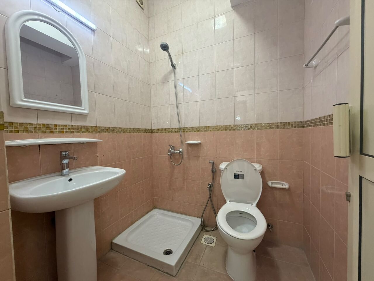Manama, Apartments, Flats, Houses & Villas, BHD 200/year,  2 BR,  2bhk Available In Um Al Hassam