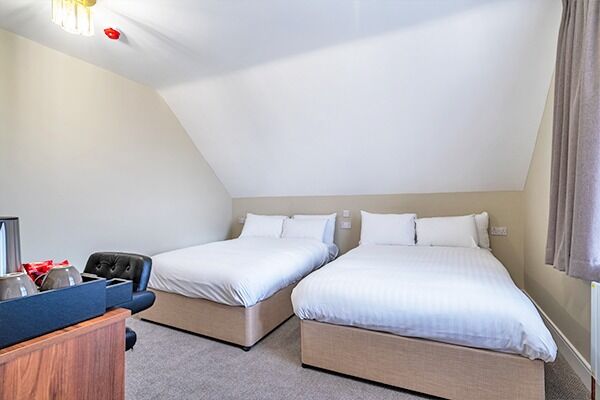London, Travel, Hotel In Maidenhead By The River Thames