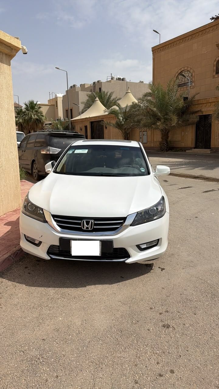 Al Yarmouk, Vehicles, Cars & Trucks , SAR 29000,  Honda Accord,  2014,  Automatic,  325000 KM,    Full Option | New Touchscreen + Camera |