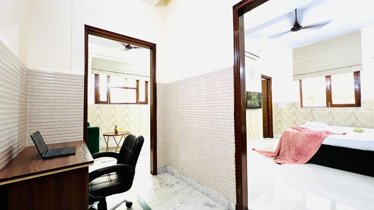 Rohini, Apartments, Flats, Houses & Villas, INR 5600/day,  2 BR,  1100 Sq. Feet,  Classified AD
