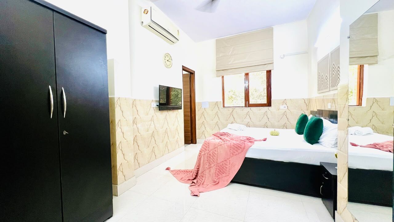 Rohini, Apartments, Flats, Houses & Villas, INR 5600/day,  2 BR,  1100 Sq. Feet,  Classified AD