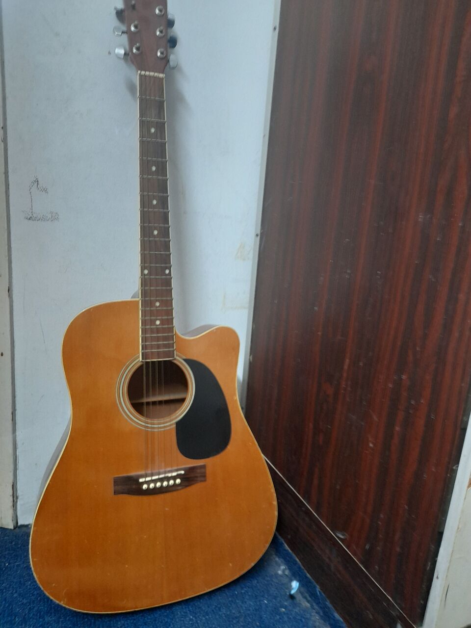 Manama, Musical Instruments, BHD 30,  Acoustic Box Guitar