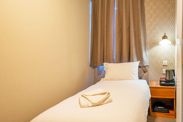 London, Travel, Hotel In Maidenhead UK With Riverside Dining And Cocktails