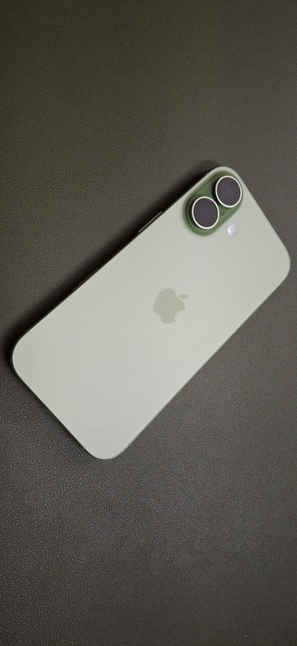 Riyadh, Mobile Phones, SAR 3399,  Used IPhone 17 256 GB - ESim - Middle East - Sage Green - Almost New Condition For Sell