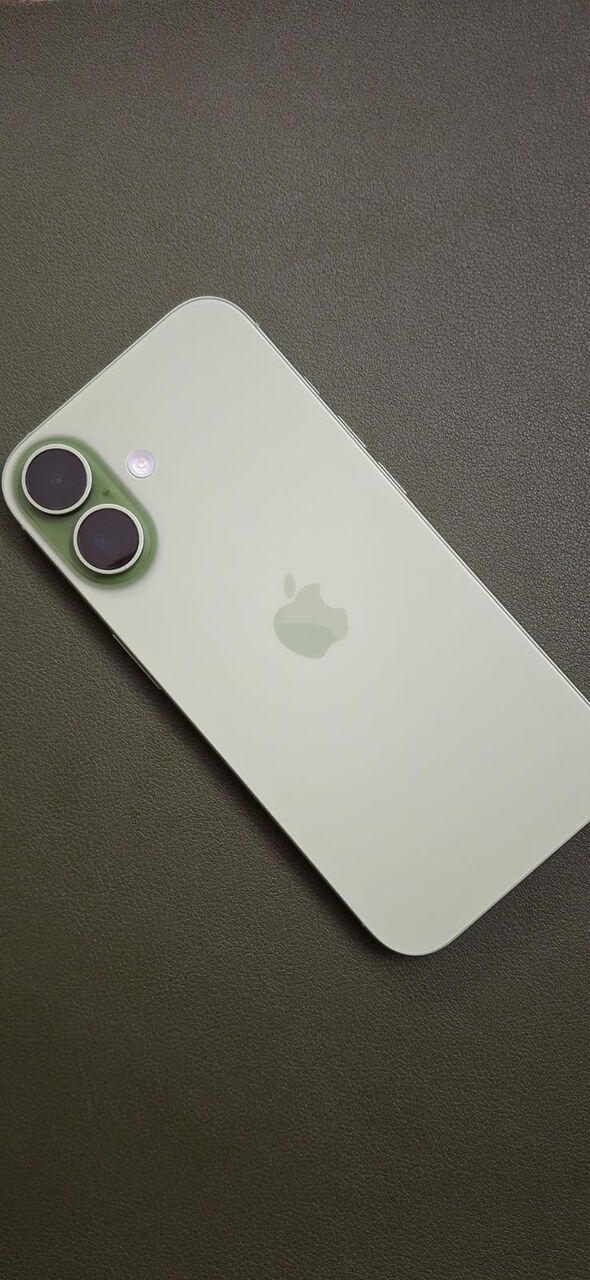 Riyadh, Mobile Phones, SAR 3399,  Used IPhone 17 256 GB - ESim - Middle East - Sage Green - Almost New Condition For Sell