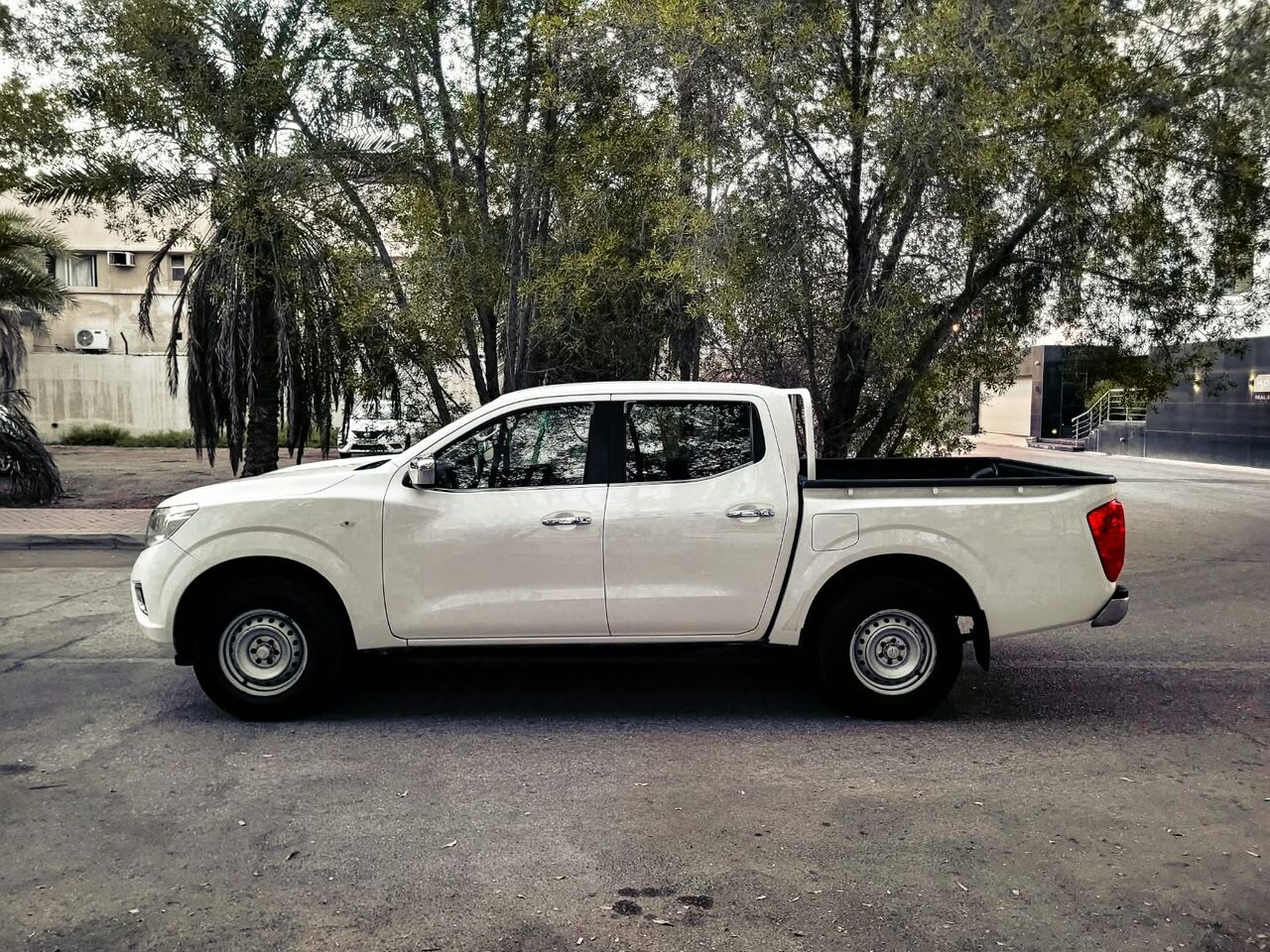 Manama, Vehicles, Cars & Trucks , BHD 1,  Nissan Navara,  2022,  Manual,  112000 KM,  SINGLE OWNER AGENCY SERVICE DOUBLE CABIN