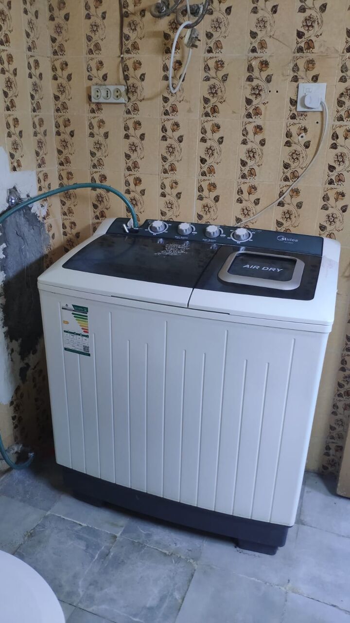 Riyadh, Appliances, SAR 350,  Midea Twin Tub Semi-Automatic Washing Machine
