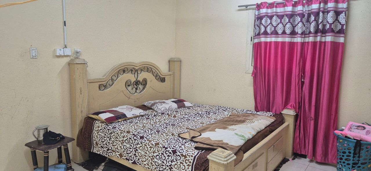 Al Jubail Al Balad, Housing Exchanges, SAR 1300/month,  Fully Furnished Family Flat 2BHK Is Available I Want To Give One Attached Bathroom Room To