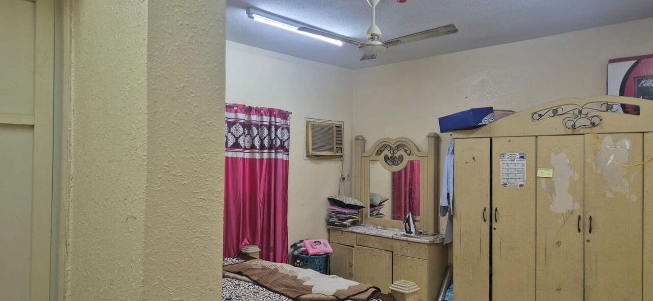 Al Jubail Al Balad, Housing Exchanges, SAR 1300/month,  Fully Furnished Family Flat 2BHK Is Available I Want To Give One Attached Bathroom Room To
