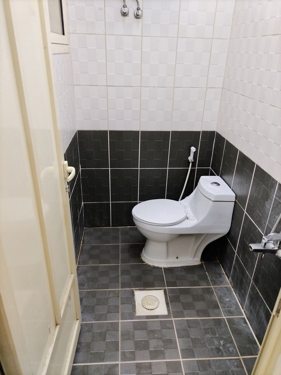 Khobar, Apartments, Flats, Houses & Villas, SAR 19000/year,  2 BR,  Family Apartment For Rent (Two Rooms, Hall, Bathrooms, First Floor Kitchen, Outdoor)