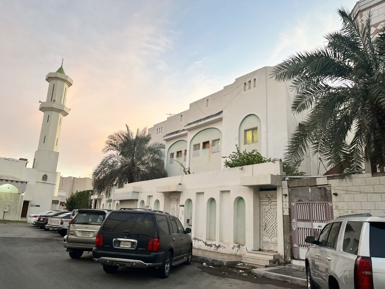 Madinah, Housing Exchanges, SAR 24000/year,  4 BR,  3 Bedrooms, 1 Living Room, 1 Majlis, 3 Washrooms Apartment On First Floor