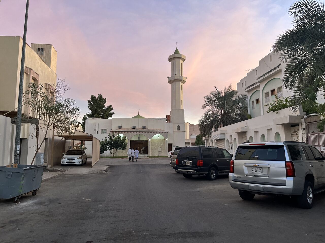 Madinah, Housing Exchanges, SAR 24000/year,  4 BR,  3 Bedrooms, 1 Living Room, 1 Majlis, 3 Washrooms Apartment On First Floor